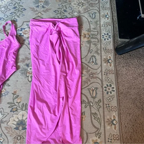 SKIMS Hot Pink Swim Set - Picture 4 of 5